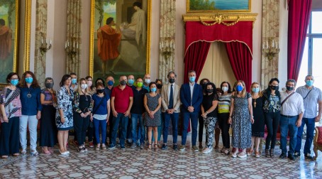 La Città Metropolitana assorbe e procede alla stabilizzazione di 30 Lavoratori socialmente utili Il sindaco metropolitano Giuseppe Falcomatà: «Felici per un risultato fondamentale. Si tratta di donne ed uomini che potranno guardare al proprio futuro con più serenità». Il vicesindaco Armando Neri: «Giornata storica anche per la nostra amministrazione che del lavoro ha sempre fatto un orizzonte essenziale»