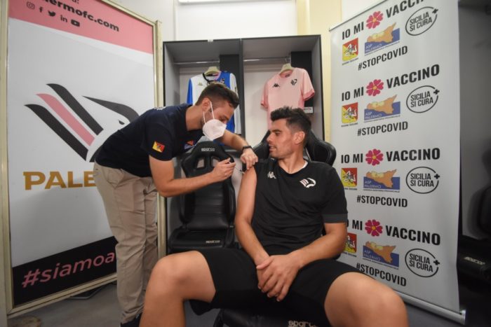 I giocatori del Palermo si vaccinano al “Barbera”