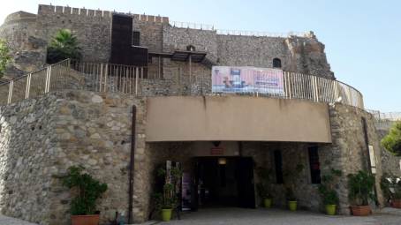 Balenando in Burrasca Reading Festival al Castello Aragonese Le donne di Omero Reading e LuccAutori tra i protagonisti della giornata