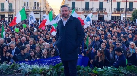 Denis Nesci: “Ancori sbarchi a Roccella. Forze dell’ordine sotto pressione. Attendiamo risposta alla nostra denuncia” Sono stati due addirittura gli sbarchi sulle coste reggine. A Roccella sono arrivati quasi 200 migranti, aumentando, di fatto, le criticità nella gestione e nel controllo di ordine pubblico e sicurezza