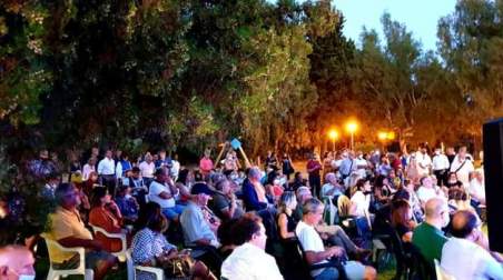 Bagno di folla al 1° congresso regionale di Tesoro Calabria Un evento fortemente voluto dal leader del Movimento e candidato alle Regionali dei prossimi 3 e 4 ottobre, Carlo Tansi, che malgrado le regole per evitare il contagio da Coronavirus, la calda serata ancora di piena estate