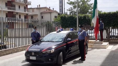 Si erano resi irreperibili, arrestati due calabresi, soggetti a mandato di cattura europeo I due indagati erano ricercati da mesi dalle autorità giudiziarie spagnole, in quanto avevano emesso un’ordinanza di misura cautelare nel mese di giugno scorso, senza essere riusciti ad eseguirla