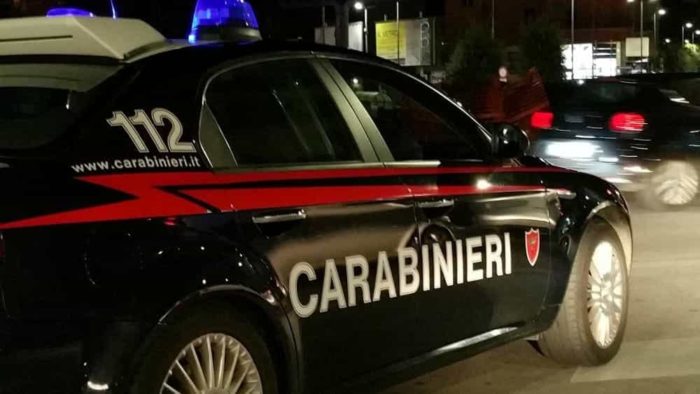 Uccide la ex in strada nel catanese, è caccia all’uomo