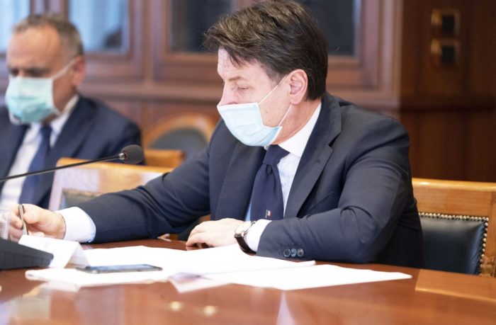 Lavoro, Conte “Problema non è reddito di cittadinanza ma salari bassi”