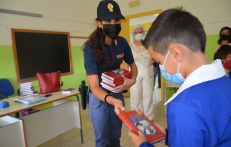 Torneremo a scuola con la Polizia di Stato Arrangiata dal Vice Maestro Roberto Granata, interpretata dalla Banda musicale della Polizia di Stato e cantata dai bambini del coro della scuola “Maria Chierichini” di Amelia con la partecipazione di Red Canzian