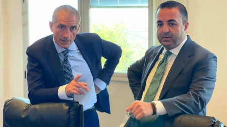 Cannizzaro al Sottosegretario Costa: “Basta commissari per la Sanità calabrese e riconoscere il GOM di Reggio IRCCS!” Tutti d’accordo sulle enormi limitazioni e contraddizioni dettate dal Commissariamento, in netto contrasto con i piani di sviluppo aziendale e con le emergenze imposte dalla pandemia. In primis la carenza di personale, in deficit di almeno 700 unità