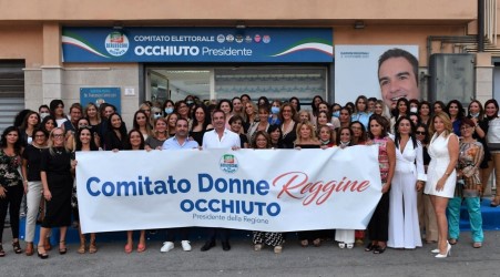 A Reggio Calabria nasce il primo comitato donne per Occhiuto Presidente E così donne di ogni età, casalinghe, imprenditrici, impiegate, studentesse, pensionate, si sono ritrovate faccia a faccia proprio con il Capogruppo della Camera