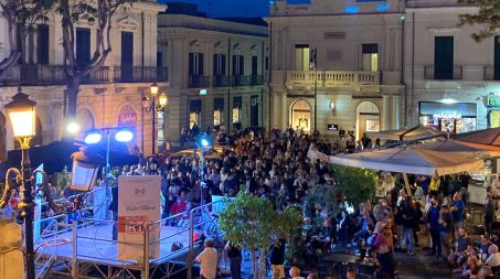 Irto da piazza Camagna, “Basta ai populismi, la politica ritorni protagonista” . Il Pd e il centrosinistra dimostrino di essere alternativi alla destra e alla demagogia. Il tempo per cambiare è adesso