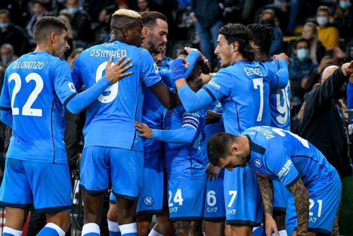 Poker del Napoli a Udine, azzurri solitari in testa