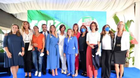 A Reggio Calabria prima convention nazionale “Azzurro-Donna” Forza Italia, oggi qui in Calabria, assume impegni precisi, lo facciamo per gli amici calabresi, per le donne, per le imprese, perché sappiamo che se riparte il Sud, riparte il Paese