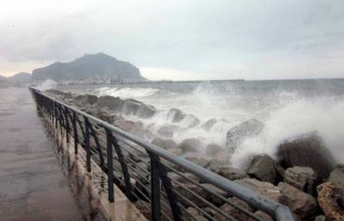 Maltempo e allagamenti a Palermo, frana a Partanna Mondello