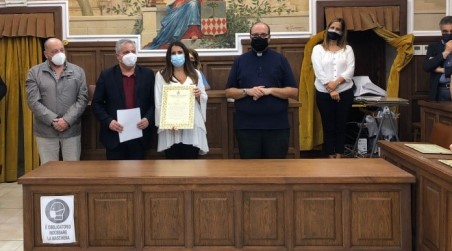 Attestati di riconoscimento dell’Amministrazione Comunale di Cittanova  ai coniugi Conti – Furci Medici testimoni di umanità sul fronte della lotta alla pandemia da Covid-19