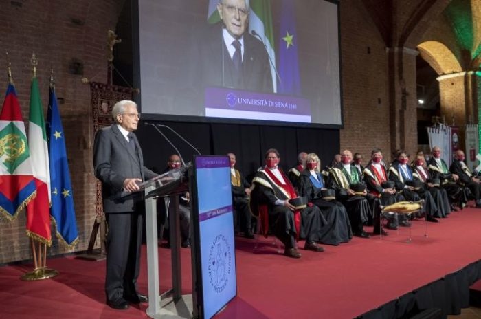 Migranti, Mattarella “Sconcertante quanto avviene ai confini Ue”