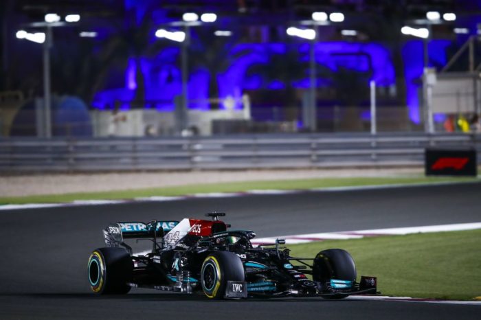 Hamilton vince in Qatar e va a -8 da Verstappen, 3° Alonso