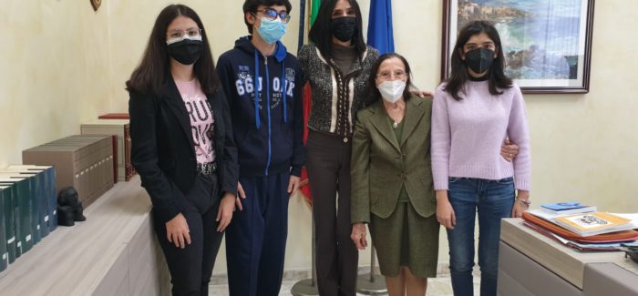 Il “Vinci” vola a Milano per le Olimpiadi Internazionali di Astronomia Trunfio, Luppino e Carbone gli studenti che faranno parte della squadra azzurra.Tre giovani studenti del Liceo Scientifico “Leonardo da Vinci” di Reggio Calabria rappresenteranno l’Italia alle Olimpiadi Internazionali di Astronomia previste il prossimo 5 novembre a Milano