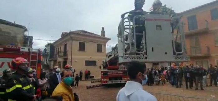 Cittanova, Vigili del fuoco depongono corona di rose ai piedi della statua del SS Rosario Festeggia la giornata di Ognissanti con un evento straordinario