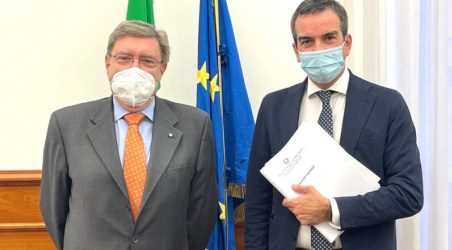 Porto di Gioia Tauro, la visita del ministro delle infrastrutture Giovannini, “Gioia Tauro è una realtà unica” "In Calabria, complessivamente, tra Pnrr e altri fondi investiremo 7 miliardi di euro nei prossimi dieci anni"