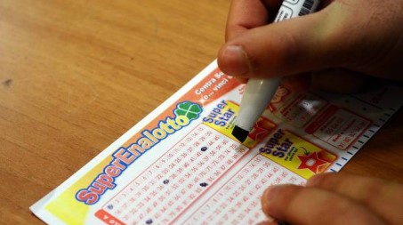 La fortuna bacia la Calabria. A Reggio Calabria vinti 107mila euro, vincite anche a Gioia Tauro L'ultimo concorso del Lotto ha distribuito 6,7 milioni di euro, per un totale di 254 milioni da inizio anno