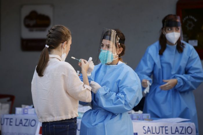 Covid, in Sicilia salgono sopra i mille i nuovi positivi