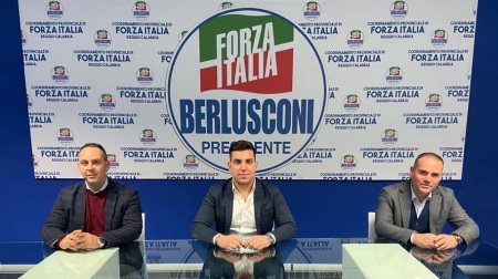 Reggio, i consiglieri di Forza Italia “salvano” il comune da una multa di mezzo milione di euro Che i cittadini non abbiano contezza di certe dinamiche e di determinati cavilli burocratici è più che comprensibile; che non lo sappiano alcuni politici ci può anche stare