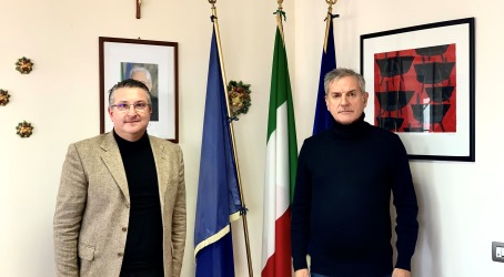 Incontro tra il presidente Andrea Agostinelli e l’ing. Silvio Canalella di Anas Nel corso dell’incontro si è parlato dei progetti destinati all’accessibilità del porto, che potrà così godere di una maggiore connessione stradale del traffico proveniente sia dal Sud che dal Nord