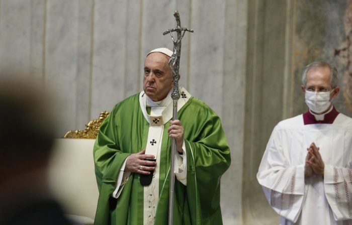 Covid, Papa “Ancora poche le dosi di vaccino nei Paesi poveri”