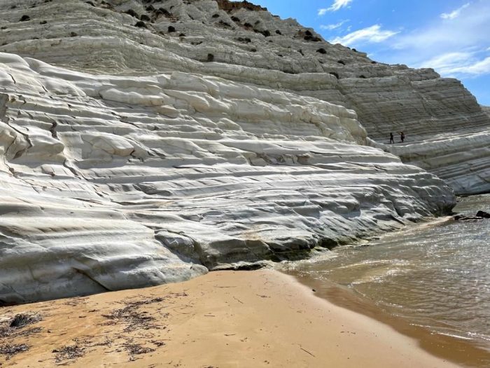 Individuati autori vandalismo Scala dei Turchi, due denunciati