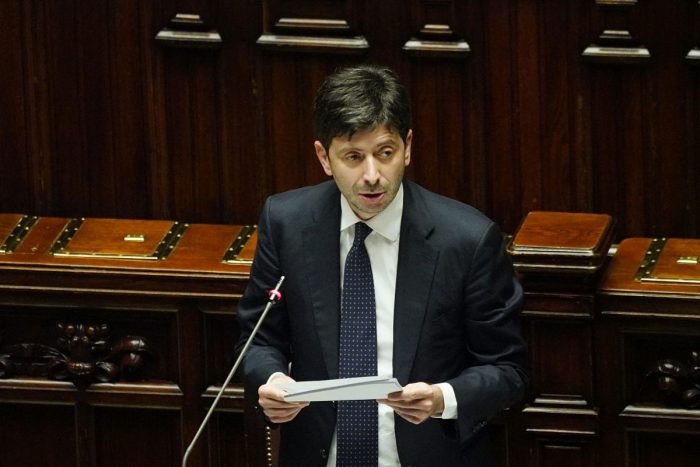 Speranza “Si apre una fase nuova, ma serve ancora cautela”