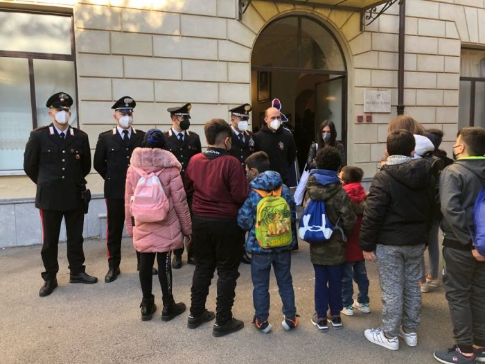 I ragazzi dello Zen di Palermo in visita alla caserma “Dalla Chiesa”