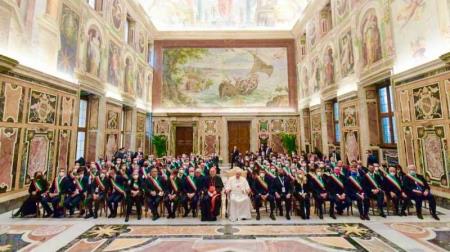 Il sindaco f.f. Paolo Brunetti insieme ad Anci in udienza dal Papa Il rappresentante di Palazzo San Giorgio presente all'importante appuntamento con la delegazione dei sindaci ricevuti in Vaticano