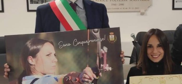 Cinquefrondi orgogliosa della sua cittadina Enza Petrilli, tre medaglie d’oro da Dubai Aspettiamo la nostra campionessa per una grande festa a Cinquefrondi, per farle sentire tutto il nostro calore e quanto le vogliamo bene