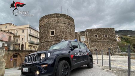 I carabinieri della stazione di Pizzo, rintracciano presunto autore furto aggravato L’intruso dunque è fuggito repentinamente, lasciando l’intera abitazione a soqquadro