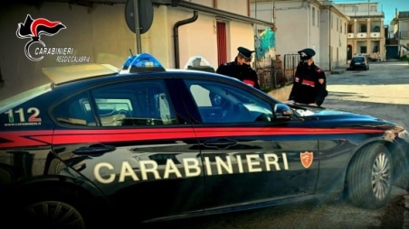 In manette un 23enne del reggino accusato dell’omicidio di un anziano L'uomo nella serata di giovedì aveva accoltellato il proprio vicino di casa affetto da problemi psichiatrici