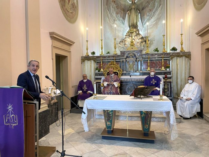 Vescovo di Catania in visita all’ospedale Garibaldi-centro, celebra messa