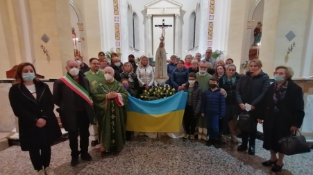 Santa Messa celebrata da S.E. M. Francesco Milito presso il Duomo di Gioia Tauro, per solidarietà al popolo ucraino Parole veramente toccanti durante l'omelia da parte del Vescovo che per essere più vicini alla tanta gente Ucraina presente, sceso dall'altare e nelle vicinanze della stessa gente con una sontuosa e commovente omelia ha espresso la vicinanza, la disponibilità sua e di tutta la Diocesi locale da lui amministrata