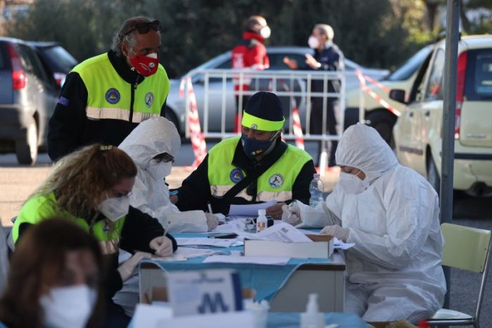 Covid, i nuovi casi sfiorano quota 100mila