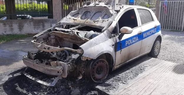 San Giorgio Morgeto, incendiata e distrutta l’auto della Polizia locale