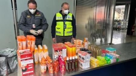 Sequestro di prodotti cosmetici non conformi all’Aeroporto di Lamezia Si tratta di 396 confezioni di cosmetici vari per la cura del corpo, nei bagagli di un passeggero proveniente dalla Nigeria