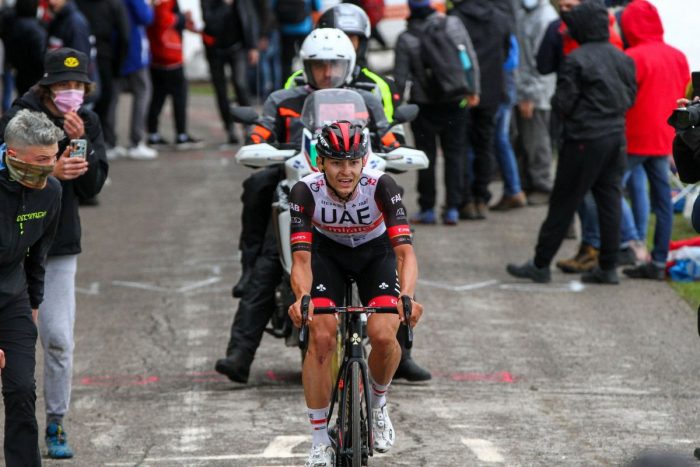 Covi vince la 20^ tappa, Hindley nuova maglia rosa