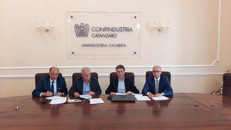 Al via l’intesa tra Unindustria Calabria e l’Academy Cadmo L’Academy CADMO garantisce la formazione specialistica nel campo dell’ICT, su tre profili specifici: Cloud Specialist, Security Specialist e Programmatore 4.0