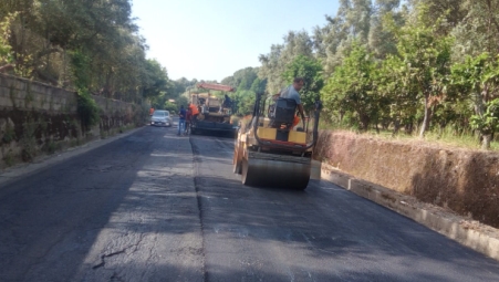 Procedono i lavori sulla Sp29 tra i Comuni di Taurianova, Varapodio e Oppido Mamertina Già completati due chilometri di nuovo manto stradale. L'intervento proseguirà nei prossimi giorni