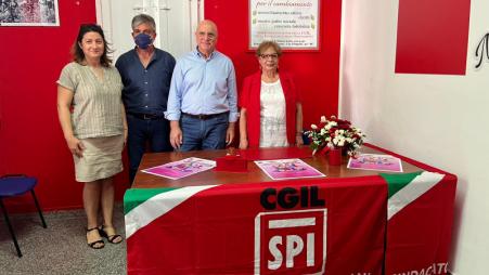 Spazio Donna, inaugurato a Reggio Calabria un luogo di ascolto, discussione ed incontro per le donne In questo spazio, per ascoltare i bisogni, dare risposte e costruire progetti, si alterneranno le donne di tutta la CGIL Reggio Locri