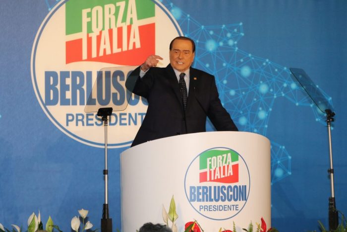 Referendum, Berlusconi “Appello agli italiani, andate a votare”