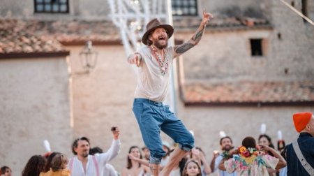 L’attesa è finita: Ecco il Video di Jovanotti girato in Calabria, “Alla salute” In occasione della Festa della Repubblica, il cantautore ha pubblicato il film della canzone girato in Calabria con la regia di Giacomo Triglia