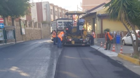 Lavori in corso sulle strade metropolitana: nuovo manto stradale in via Risorgimento sulla Sp6 a Campo Calabro Gli interventi proseguiranno nei prossimi giorni a San Roberto, sulla Fiumara - San Roberto ed in località Samperi