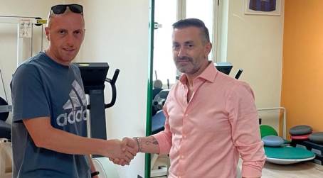 Taurianova Academy tra riconferme e new entry Dopo la nomina di Francesco Longo come presidente, è il turno della conferma del tecnico della prima squadra Michele Coppola, che tanto bene ha fatto nella stagione appena conclusa. Il presidente fa sapere che ci sarà la consulenza gratuita  del mister della Reggina settore giovanile Domenico Zito