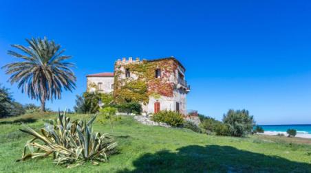 Programma sesta edizione, “Uno sguardo dalla Torre” La Torre Sant’Antonio, la splendida Torre d’avvistamento che svetta sulla spiaggia del Comune di Santa Caterina dello Ionio