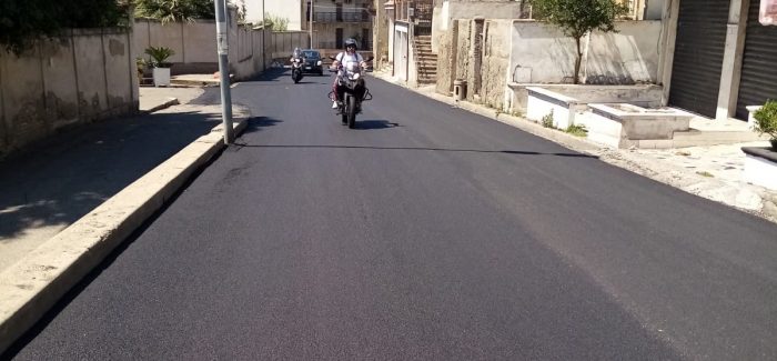 Completato il rifacimento stradale in via Ciccarello e via Pio XI, si comincia con via Torrione Prosegue il serrato cronoprogramma fissato dal settore lavori pubblico con il coordinamento dell'Assessore Rocco Albanese che da settimane segue personalmente le operazioni di scarifica e stesura del nuovo manto stradale sulle principali vie cittadine