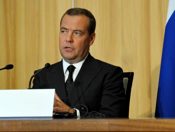 Medvedev agli europei “Alle urne punite i vostri governi”