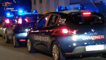 Operazioni dei Carabinieri nel Reggino, 3 arresti e 5 denunce In ultimo, a Melicucco, i militari, nel corso di attività di accertamento posta in essere con personale tecno specializzato in materia, hanno denunciato una donna del posto, per furto di energia elettrica, in quanto dall’attività di accertamento è stato riscontrato come la stessa risultasse da tempo fruire illecitamente di energia elettrica, arrecando un danno erariale di circa 6000 euro